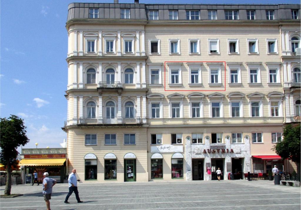 a large building with people walking in front of it at Suite Marie Antoinette in Gmunden