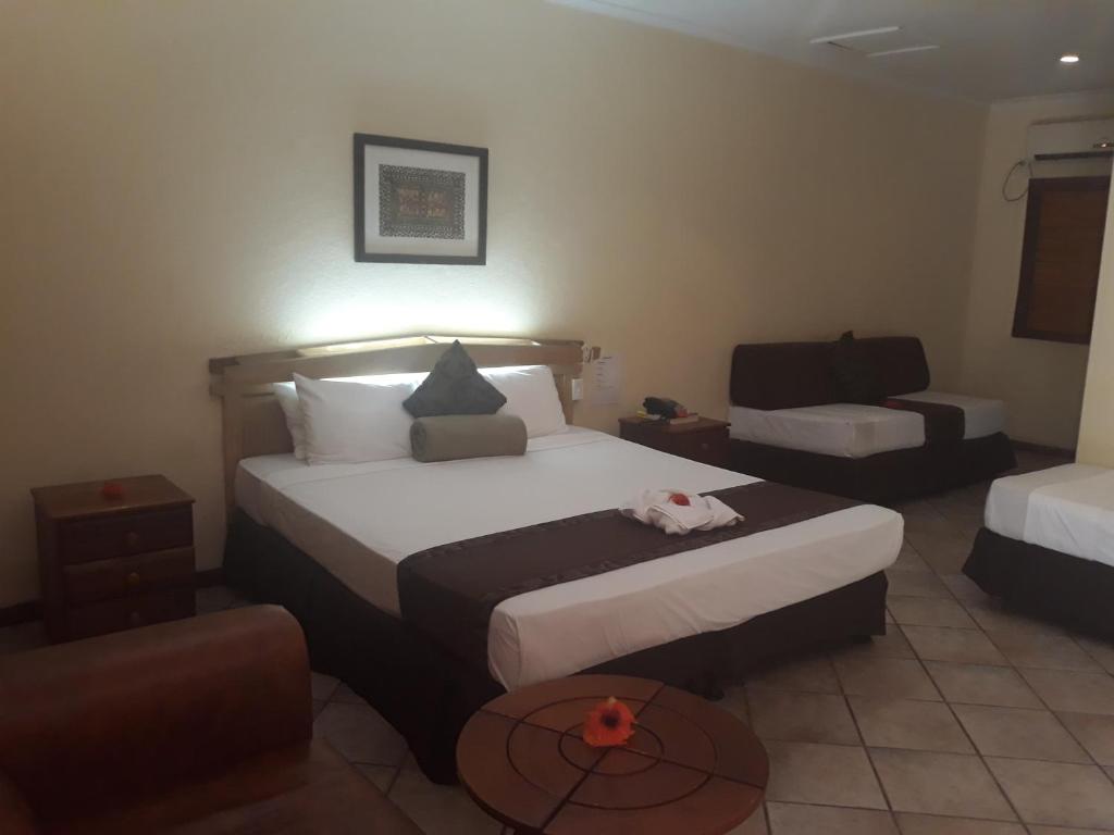 Postel nebo postele na pokoji v ubytování Grand Eastern Hotel