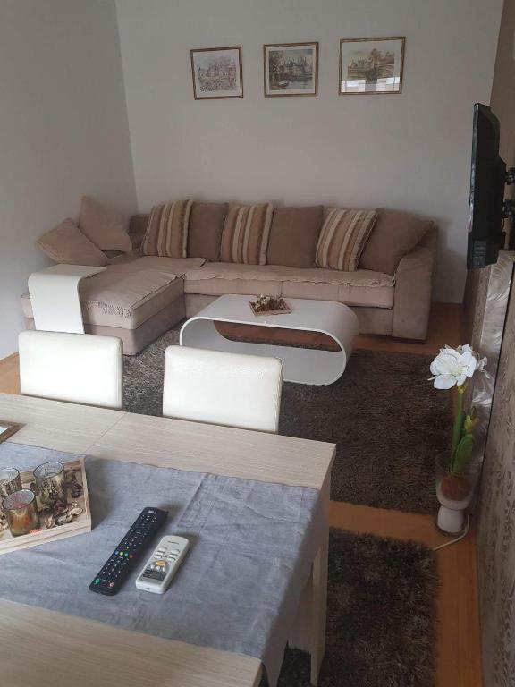 a living room with a couch and a table at Harmony apartman in Bijeljina