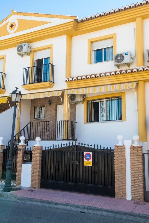 a house with a fence in front of it at Casa Saki in Armilla