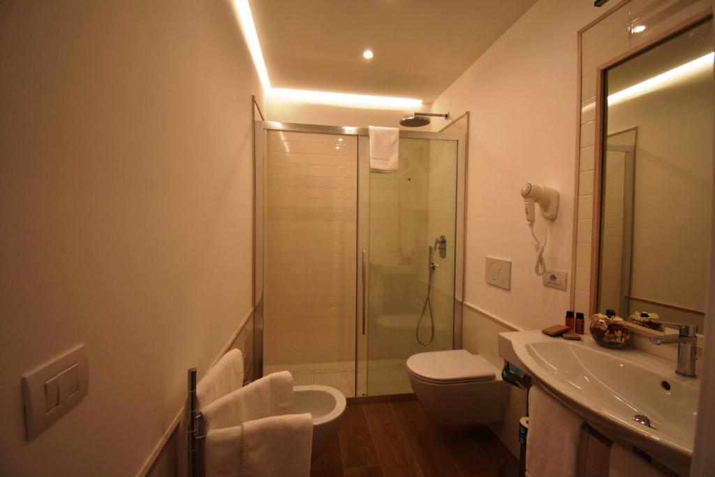 Koupelna v ubytování Melody Sorrento Suites