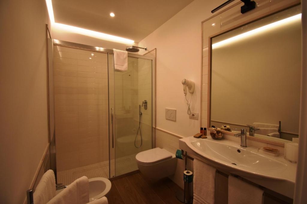 Koupelna v ubytování Melody Sorrento Suites