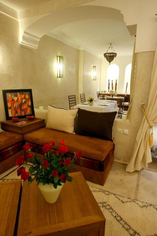 Posezení v ubytování Riad CHERRATA