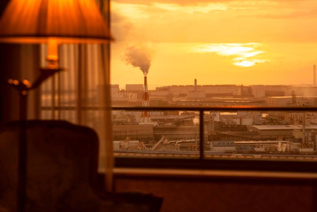 Východ nebo západ slunce při pohledu z hotelu nebo okolí