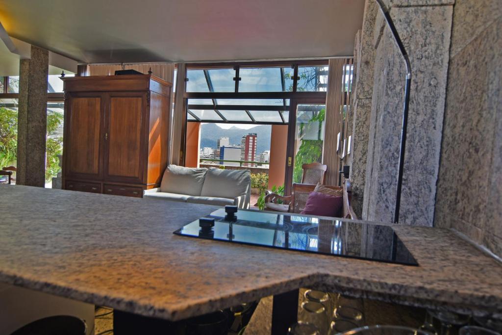  Ipanema's Beautiful Penthouse