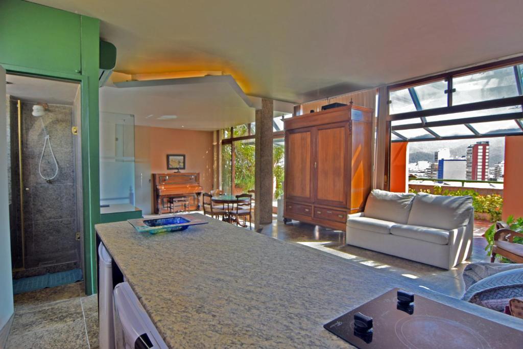  Ipanema's Beautiful Penthouse