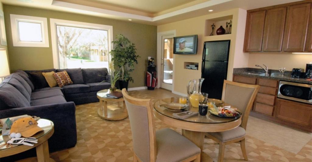 Orange Tree Resort photo 2