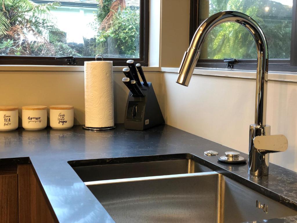 Luxury K-Lodge with Golf course view-Rotorua - Resim 34