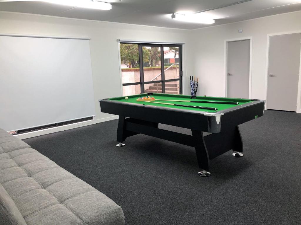 Luxury K-Lodge with Golf course view-Rotorua - Resim 11