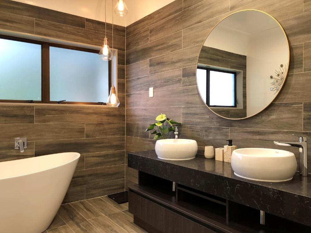 Luxury K-Lodge with Golf course view-Rotorua - Resim 3