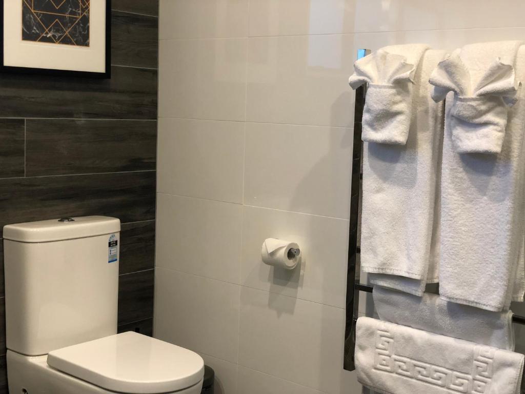 Luxury K-Lodge with Golf course view-Rotorua - Resim 30