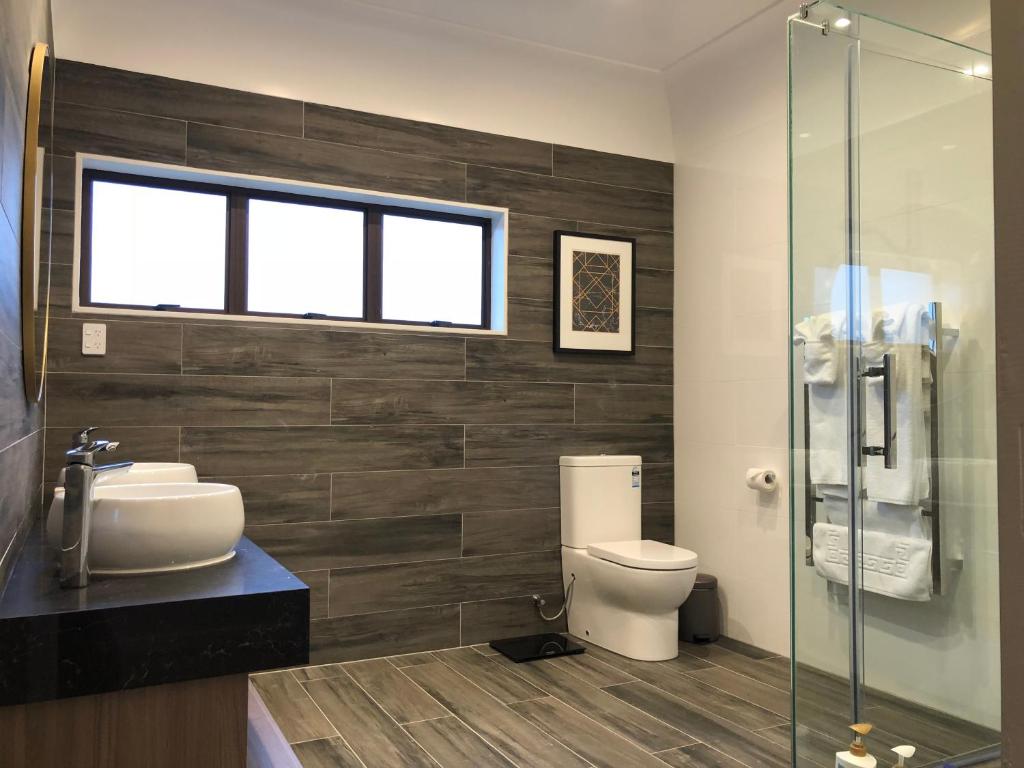 Luxury K-Lodge with Golf course view-Rotorua - Resim 8