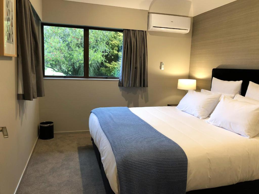 Luxury K-Lodge with Golf course view-Rotorua - Resim 9