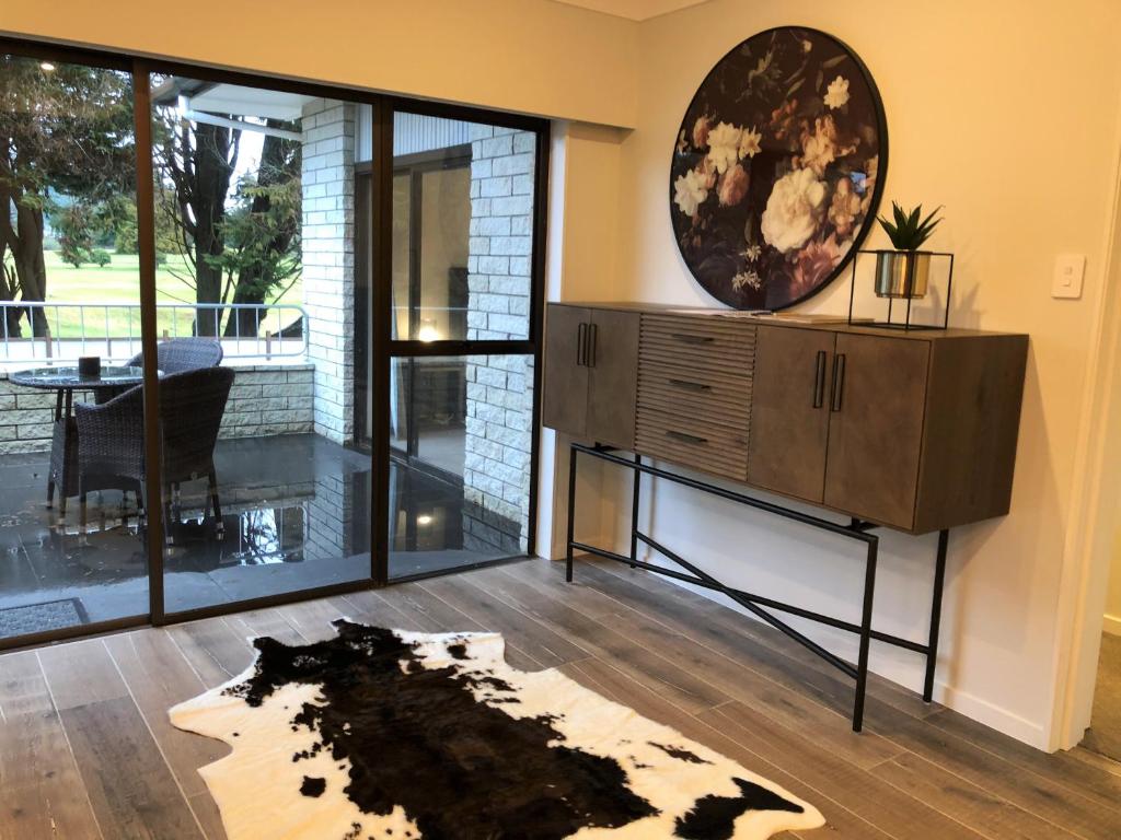 Luxury K-Lodge with Golf course view-Rotorua - Resim 26