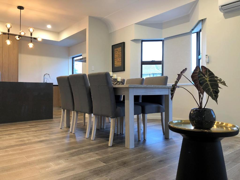 Luxury K-Lodge with Golf course view-Rotorua - Resim 17