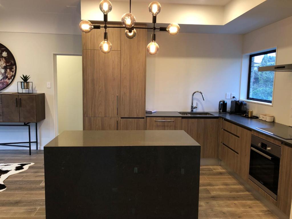 Luxury K-Lodge with Golf course view-Rotorua - Resim 18