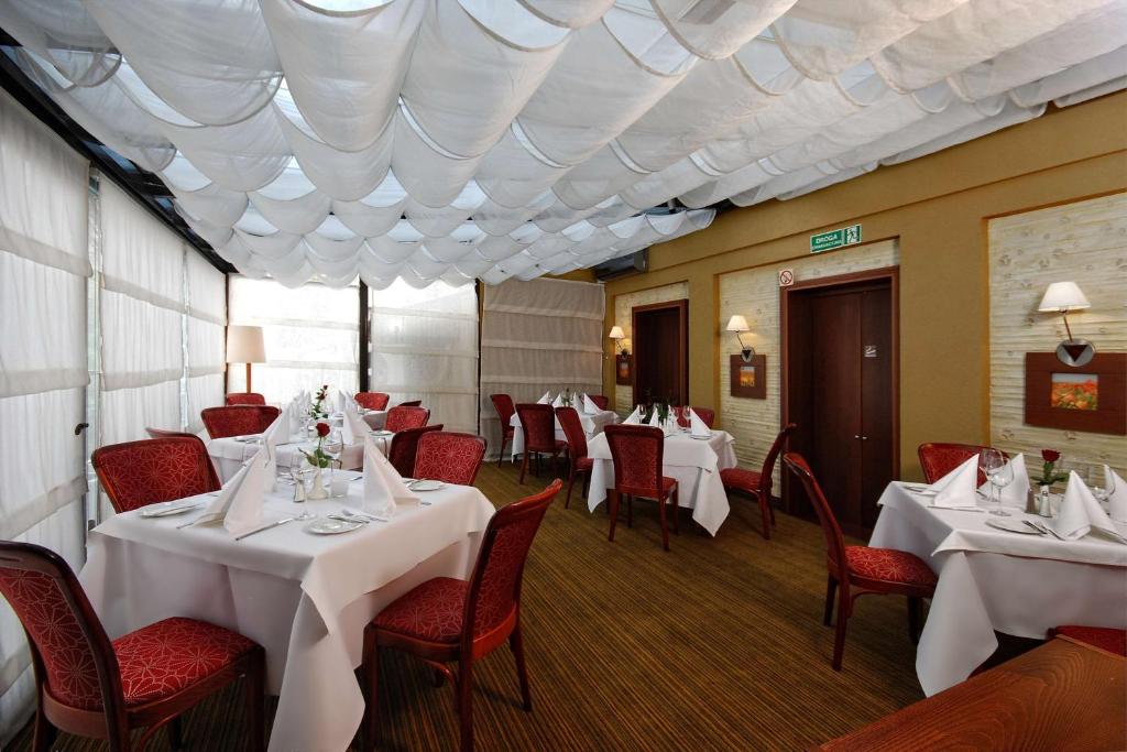 ห้องอาหารหรือที่รับประทานอาหารของ Best Western Hotel Cristal