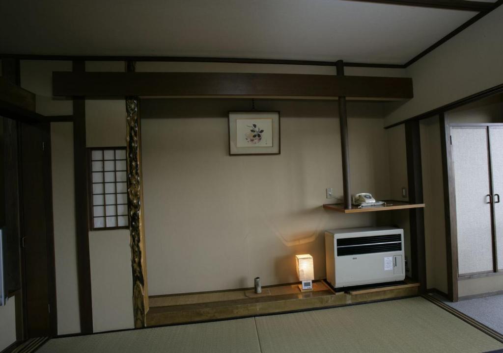 Hishino Onsen Tokiwakan - Deluxe Japanese-Style Room With Shared Bathroom