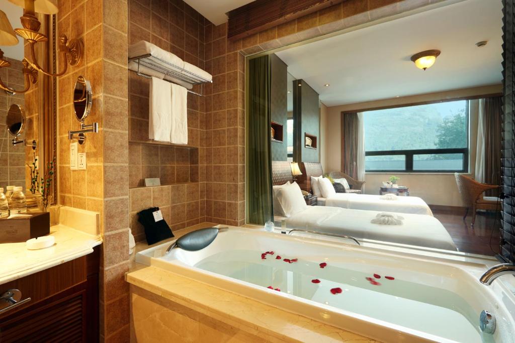 Postel nebo postele na pokoji v ubytování C&D Resort,Wuyi Mountain