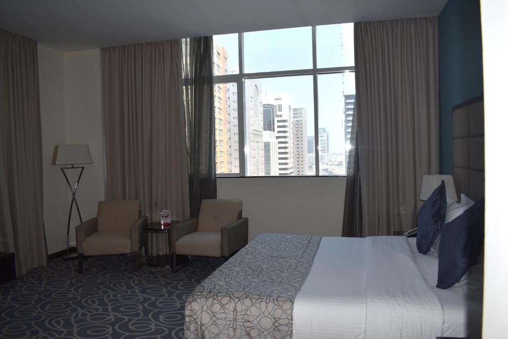 Cama o camas de una habitación en Ramada Abu Dhabi Corniche