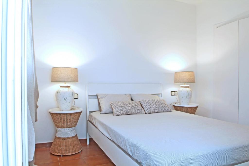 Posteľ alebo postele v izbe v ubytovaní Vivalidays Casa Pinell - Palafolls - Costa Barcelona