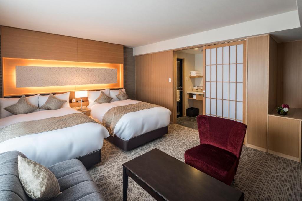 Postel nebo postele na pokoji v ubytování Kyoto Shinmachi Rokkaku Hotel grandereverie