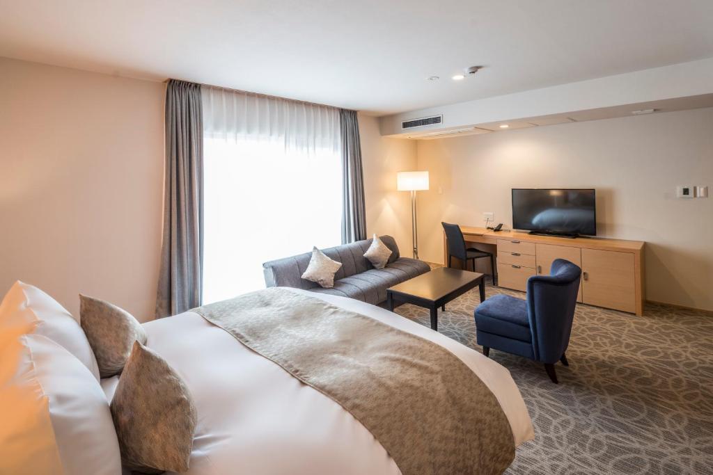 TV a/nebo společenská místnost v ubytování Kyoto Shinmachi Rokkaku Hotel grandereverie