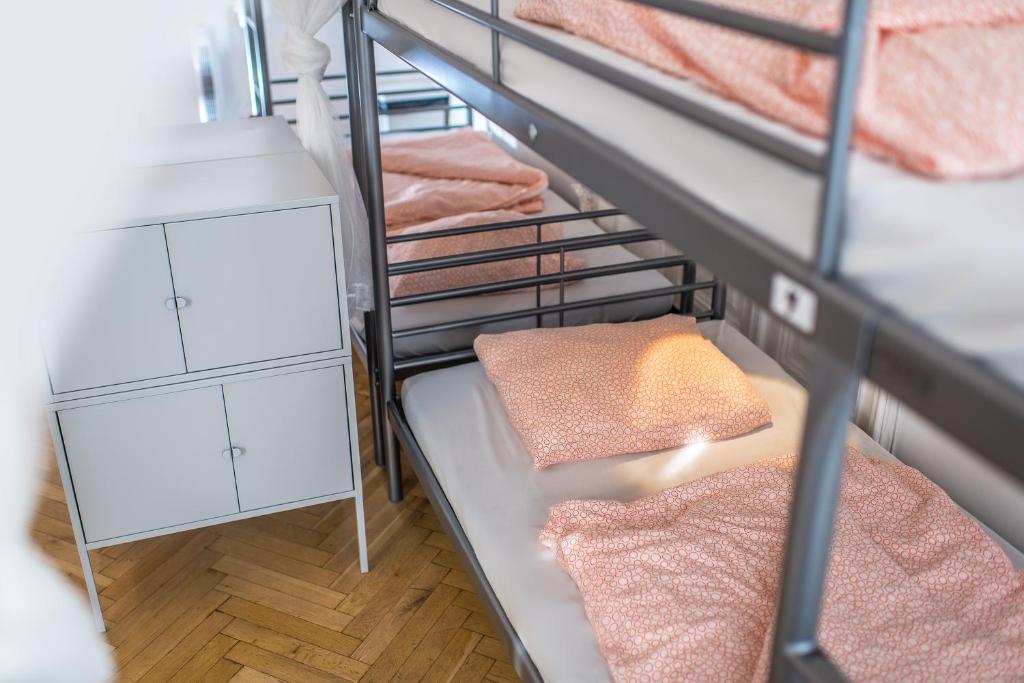 Postel nebo postele na pokoji v ubytování Avenue Hostel
