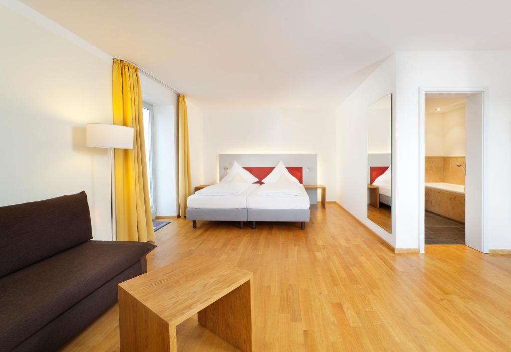 Postel nebo postele na pokoji v ubytování AKZENT Brauerei Hotel Hirsch