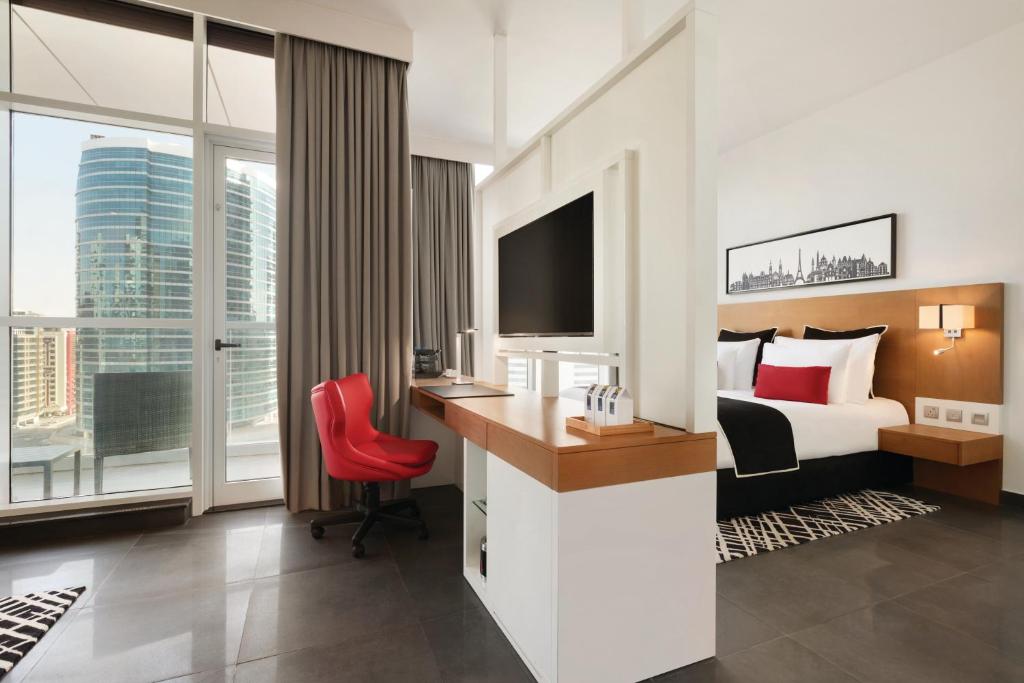 TRYP by Wyndham Dubai - Tryp Premium Suite With Soluna Beach Club Access