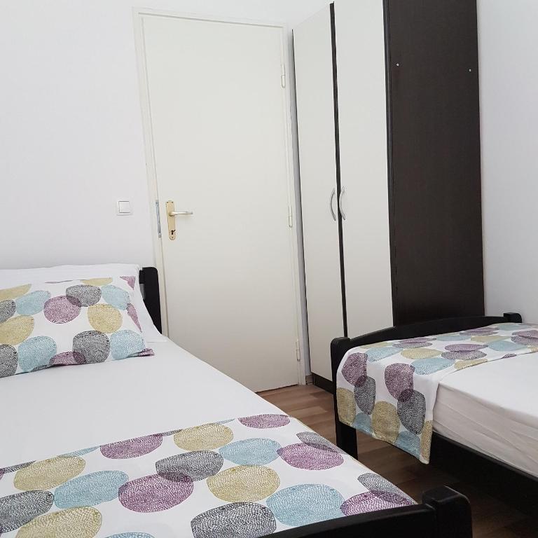 Posteľ alebo postele v izbe v ubytovaní Apartment LANA Kaštel Stari