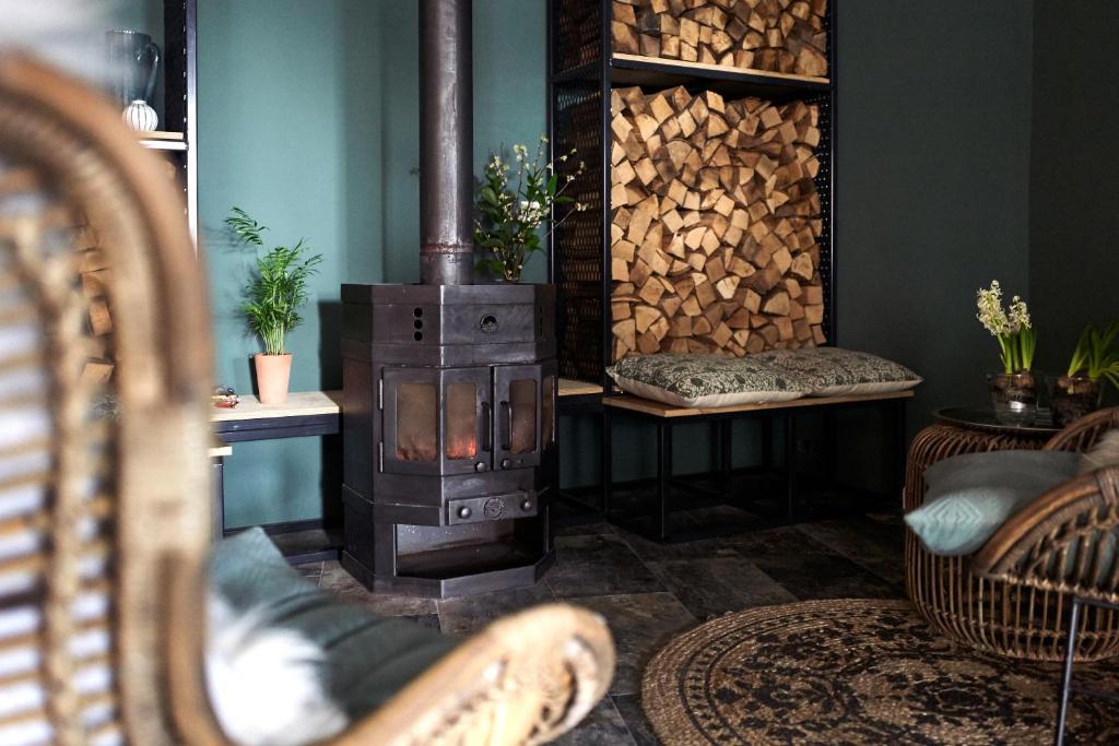 Een zitgedeelte bij Hotel-restaurant "Lely"