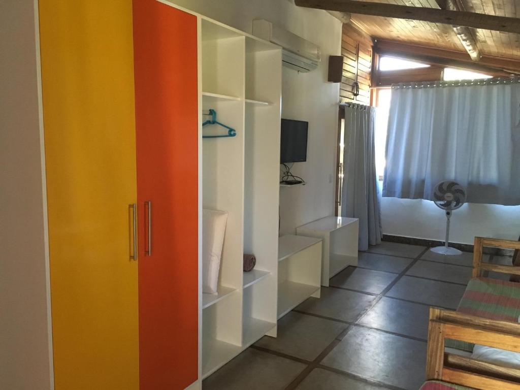 Uma TV ou centro de entretenimento em Vila Alemã