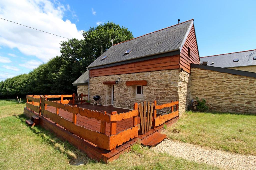 Το κτήριο όπου στεγάζεται  η παραθεριστική κατοικία