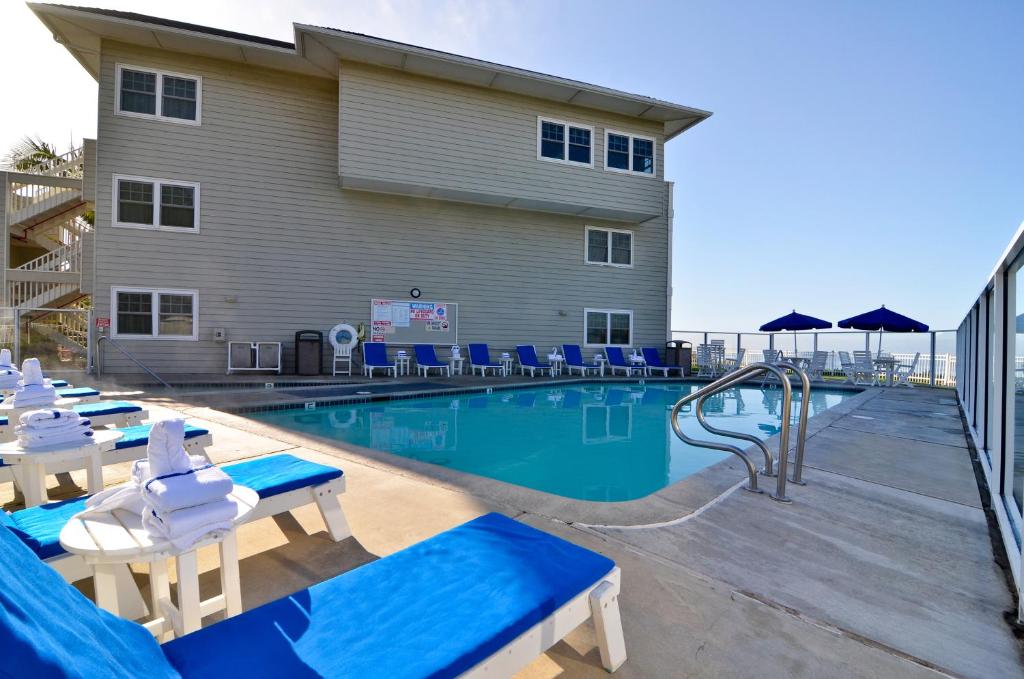 Bazén v ubytování Pismo Lighthouse Suites nebo v jeho okolí