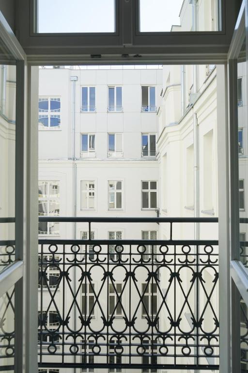 Balkón alebo terasa v ubytovaní oompH Koszyki Luxurious Apartments