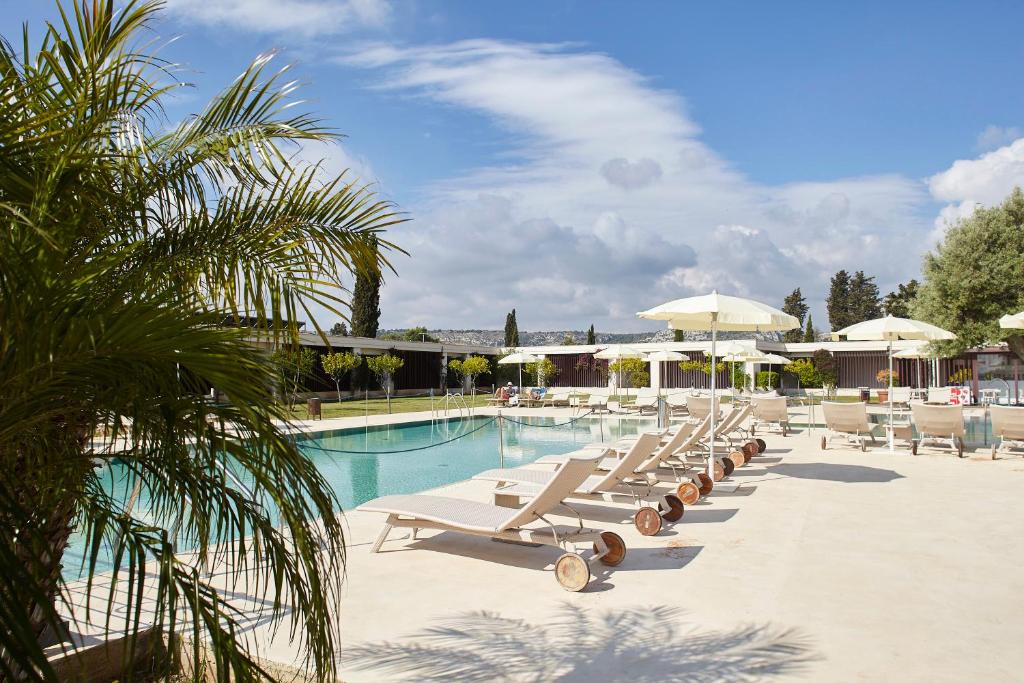 Bazén v ubytovaní Dolce by Wyndham Siracusa - I Monasteri Golf & Spa alebo v jeho blízkosti