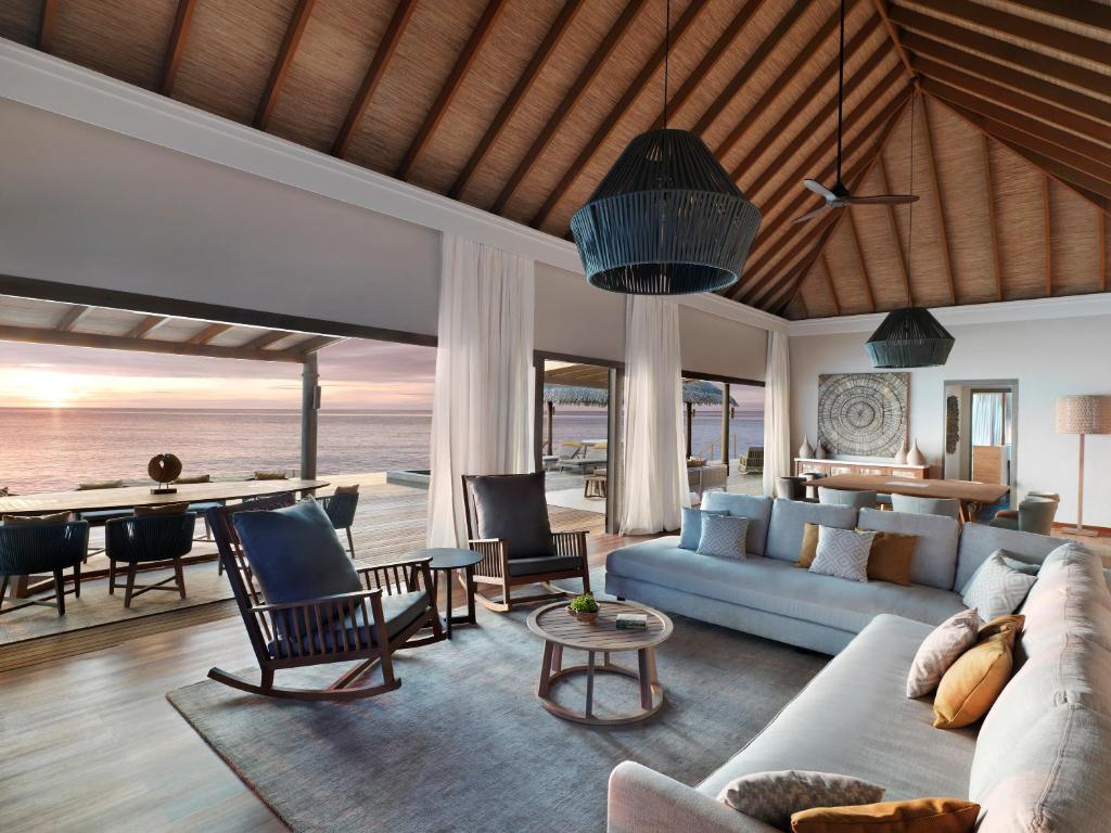 Posezení v ubytování Vakkaru Maldives - 30 percent off on seaplane transfers for stays until 19 Dec 2025