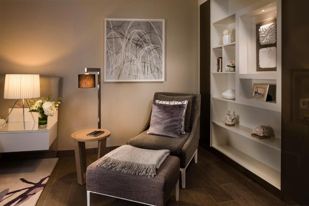 Voodi või voodid majutusasutuse Beach Rotana Residences toas