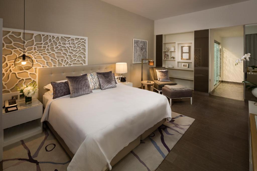 Voodi või voodid majutusasutuse Beach Rotana Residences toas