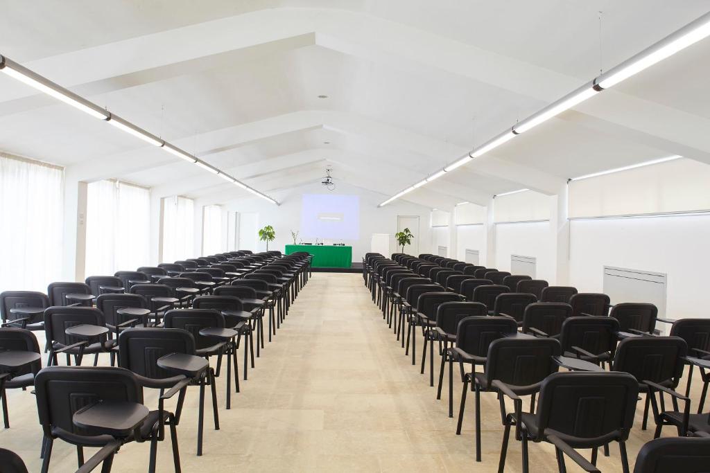 Konferenčné priestory v ubytovaní Dolce by Wyndham Siracusa - I Monasteri Golf & Spa