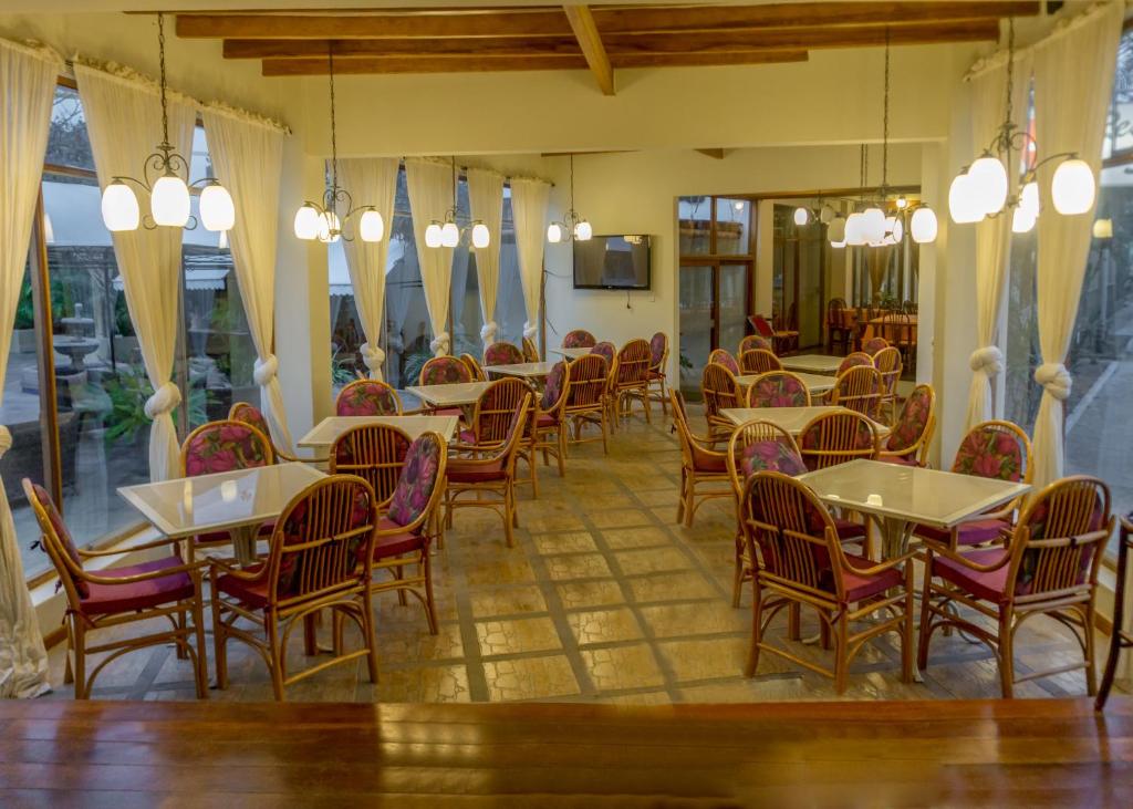 Restaurace v ubytování Hosteria Suiza