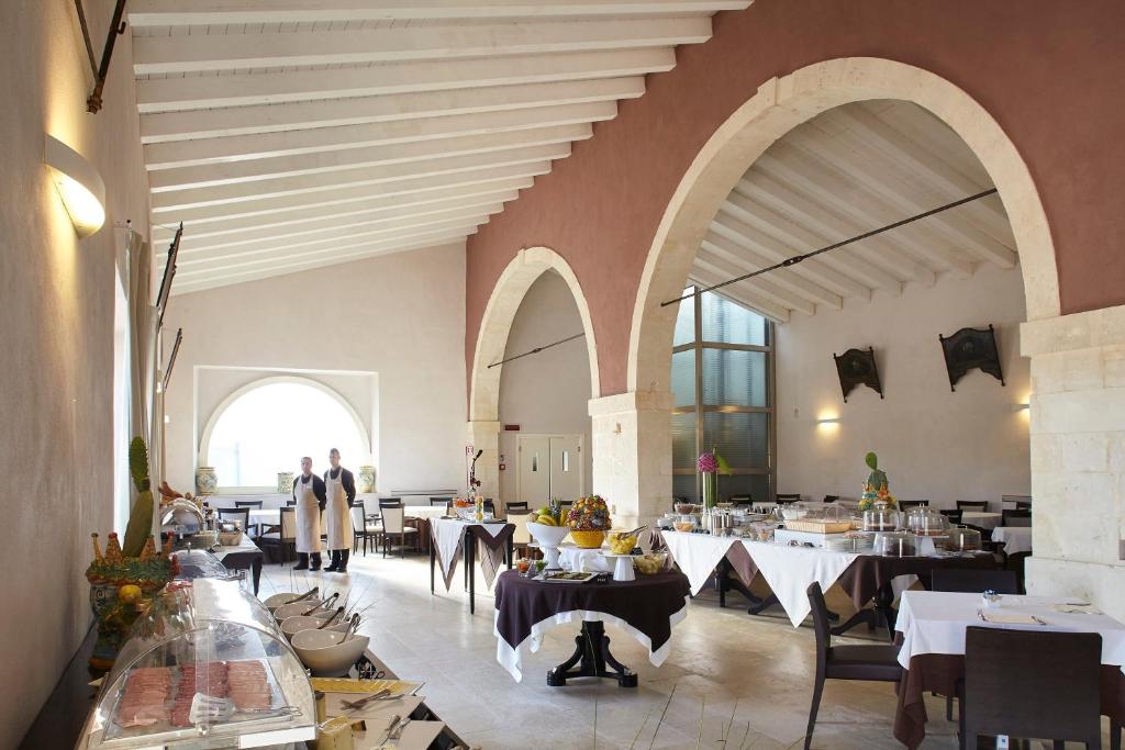 Reštaurácia alebo iné gastronomické zariadenie v ubytovaní Dolce by Wyndham Siracusa - I Monasteri Golf & Spa