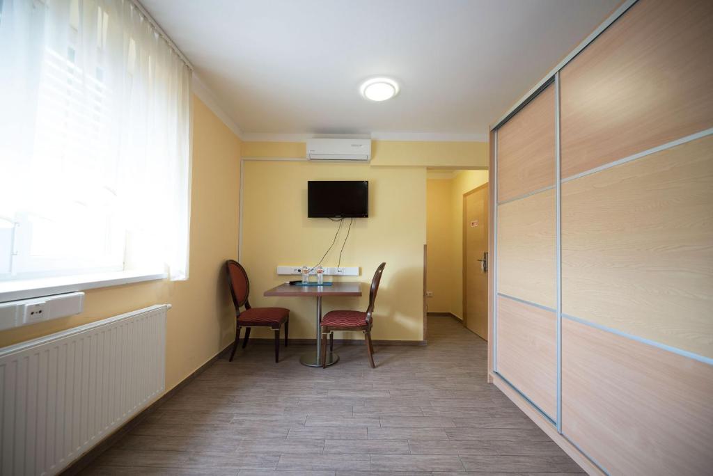 TV a/nebo společenská místnost v ubytování S Hotel