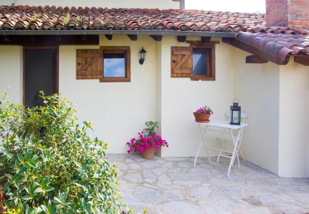A garden outside Excepcional Apartamento El Olivo