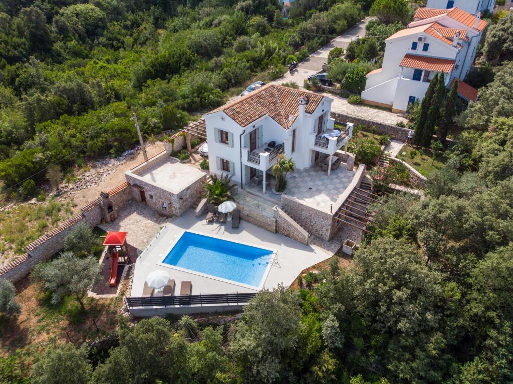 an aerial view of a house with a swimming pool at Villa Sveti Jakov in Sveti Jakov