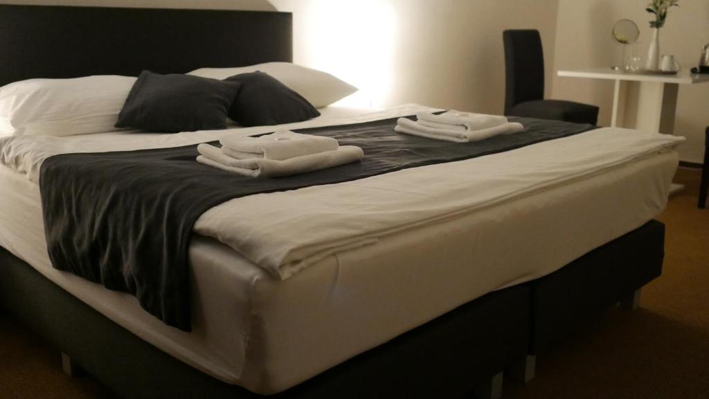 Postel nebo postele na pokoji v ubytování Hotel Bílý Koníček