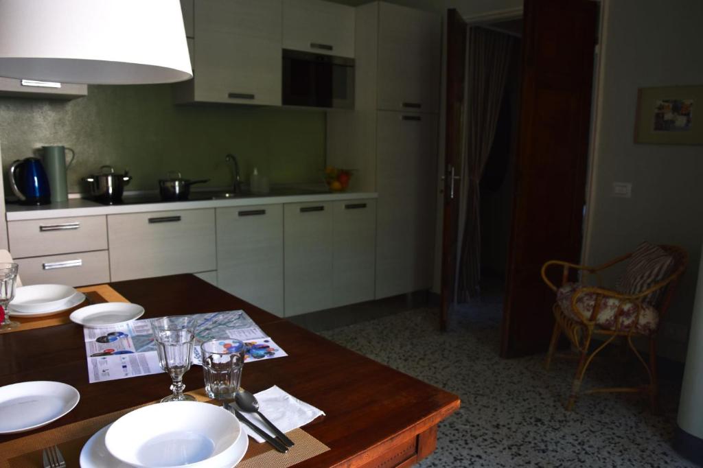 Casa Righetti Liguria, Three indipendent apartments in a 1924 family home with garden, stay together, live separately - Daire - Bahçe Manzaralı