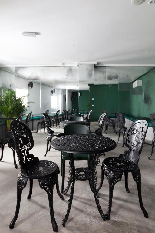 Zona de estar de 2060 The Newton Hostel