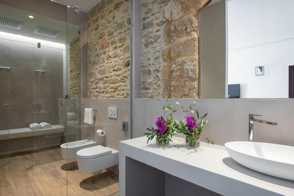 A bathroom at Momentum Wellness Bioresort